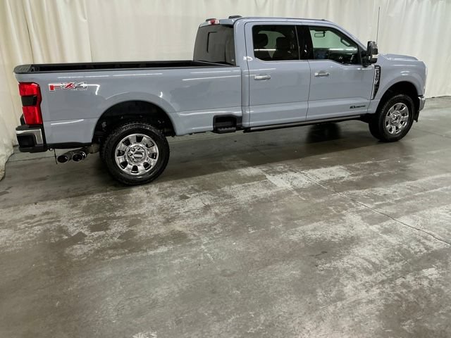 Used 2025 Ford F350 Lariat w/ Lariat Ultimate Package AWD/4WD image 2