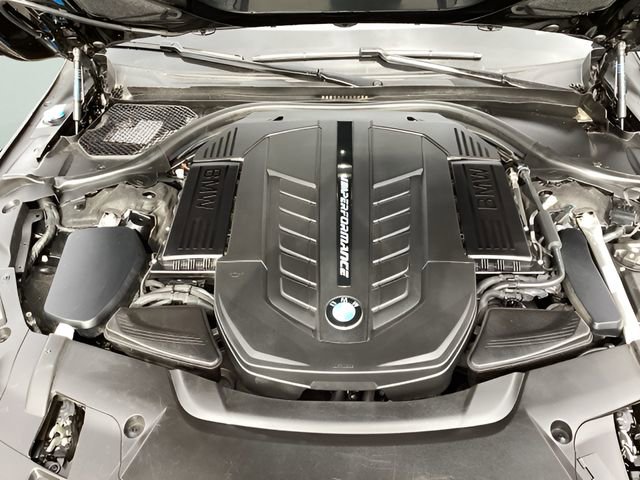Used 2022 BMW M760i xDrive w/ Luxury Rear Seating Package image 27