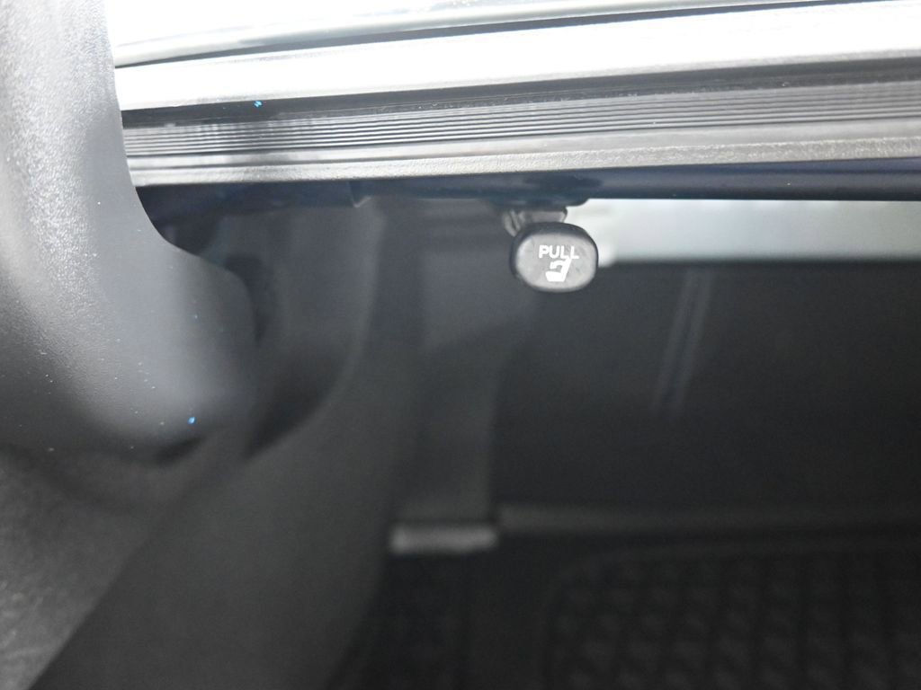 Used 2022 Toyota Avalon XLE w/ Moonroof Package image 45
