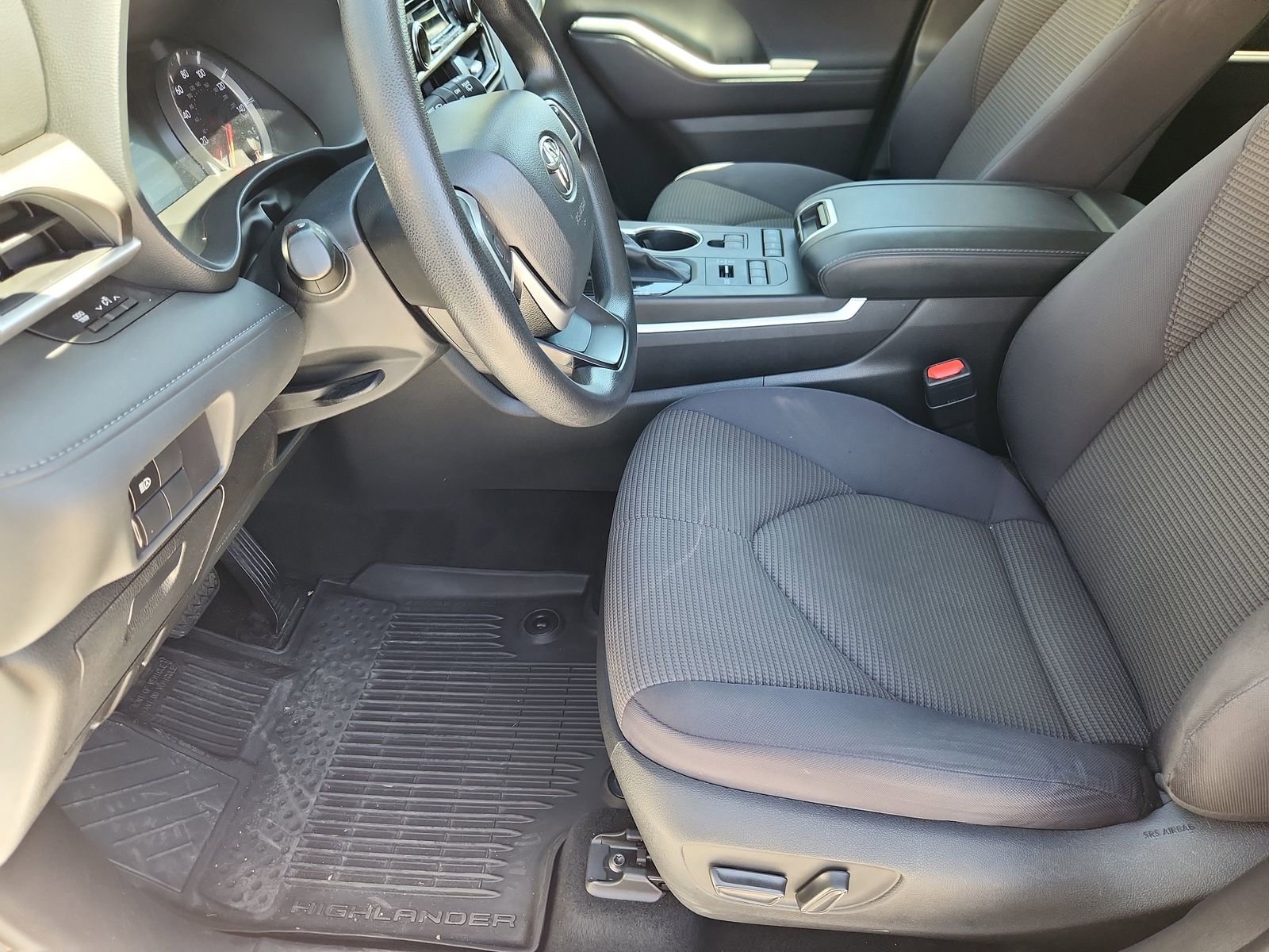 Used 2022 Toyota Highlander L AWD/4WD image 10