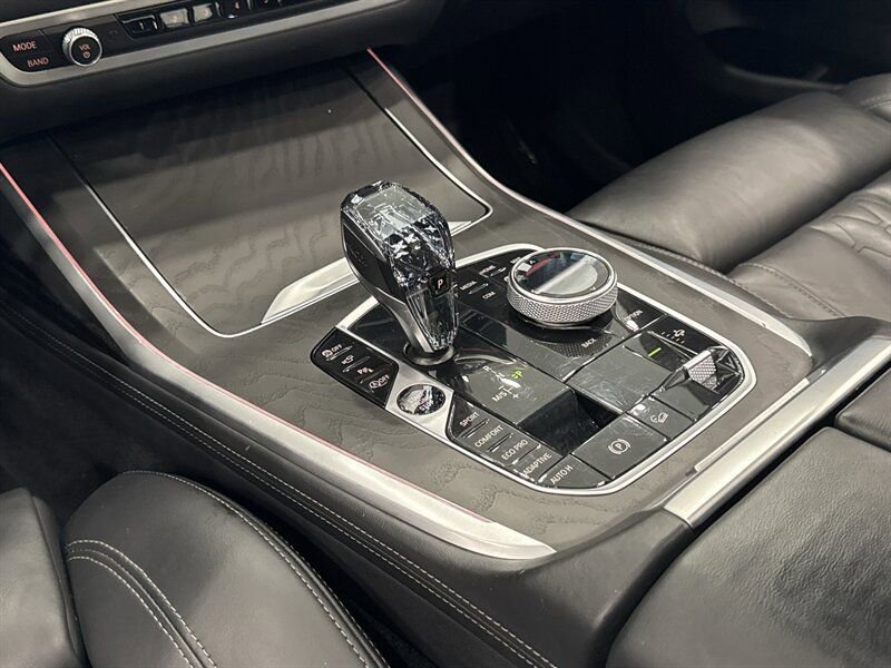Used 2022 BMW X7 M50i image 38