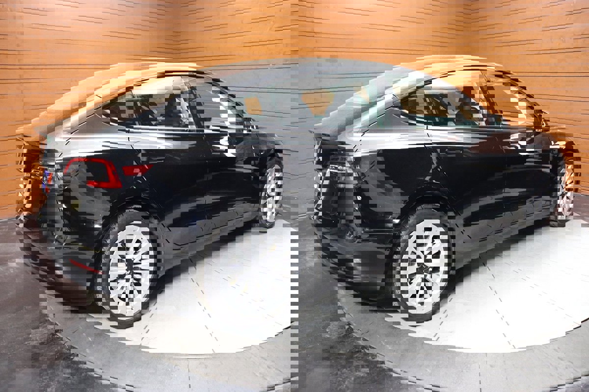 Used 2023 Tesla Model 3 Standard Range image 21