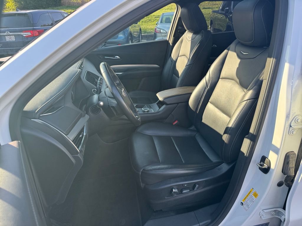 Used 2022 Cadillac XT4 Premium Luxury w/ Enhanced Visibility Package image 17