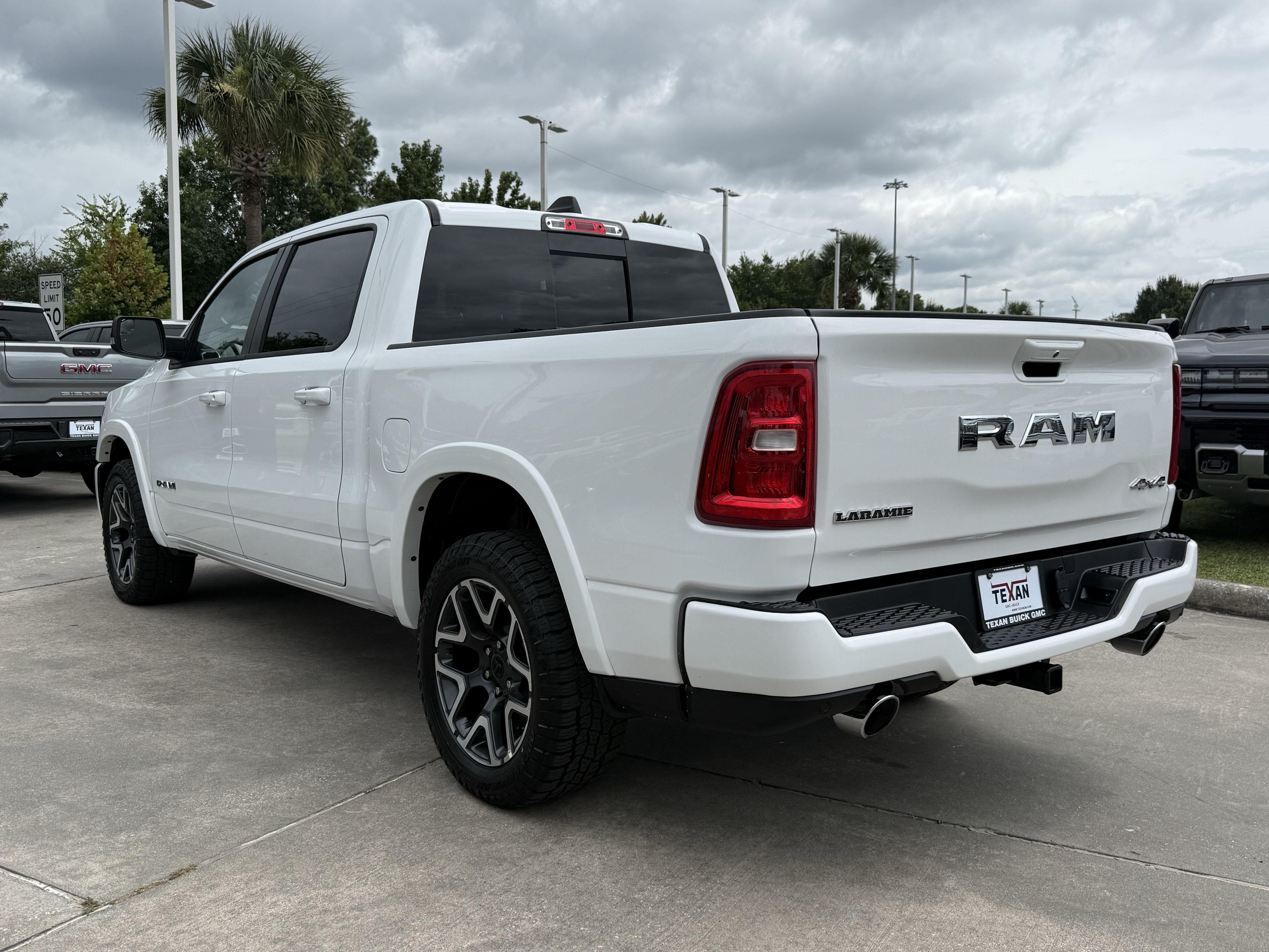 Used 2025 RAM 1500 Laramie w/ Sport Appearance Package AWD/4WD image 7