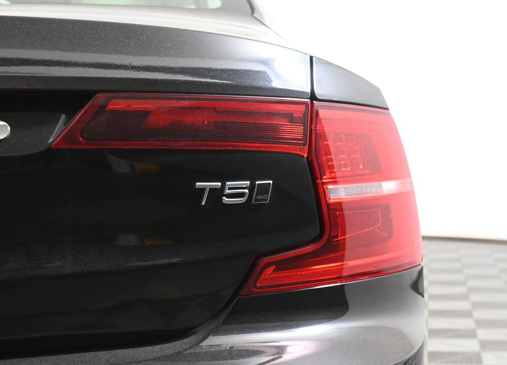 Used 2018 Volvo S90 T5 Momentum w/ Convenience Package image 24