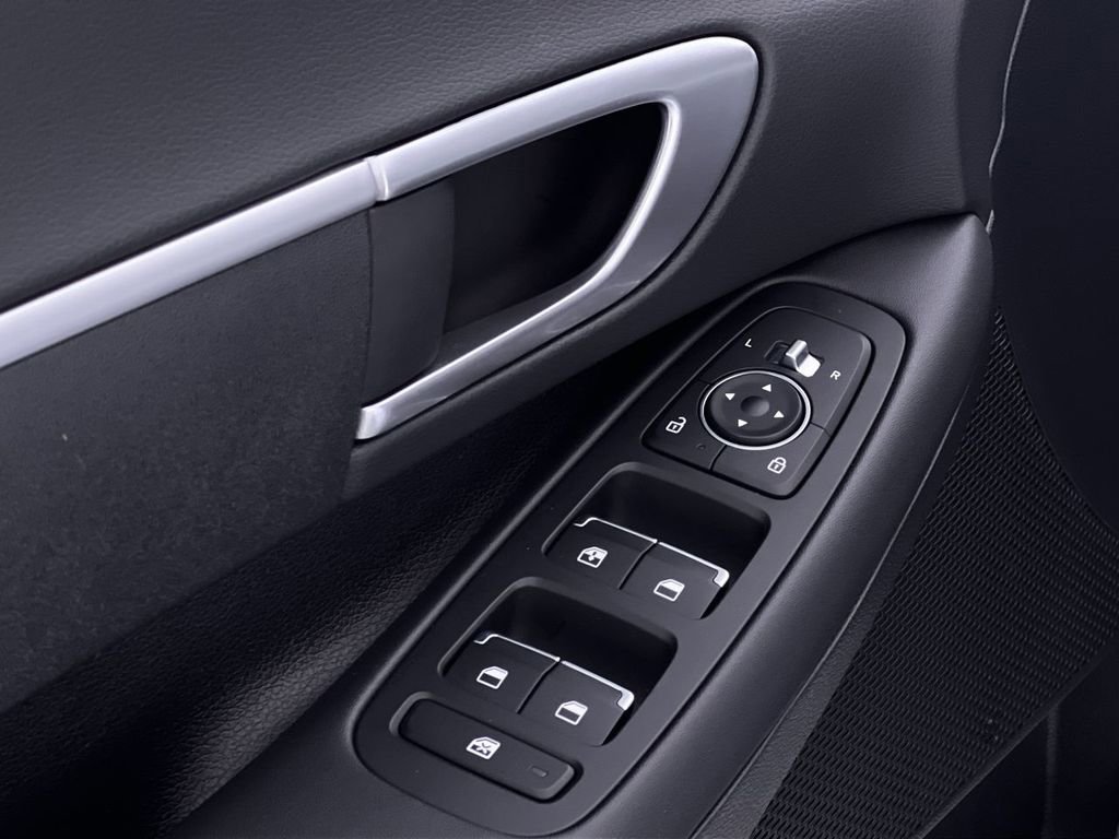 Used 2025 Hyundai Sonata SE image 15