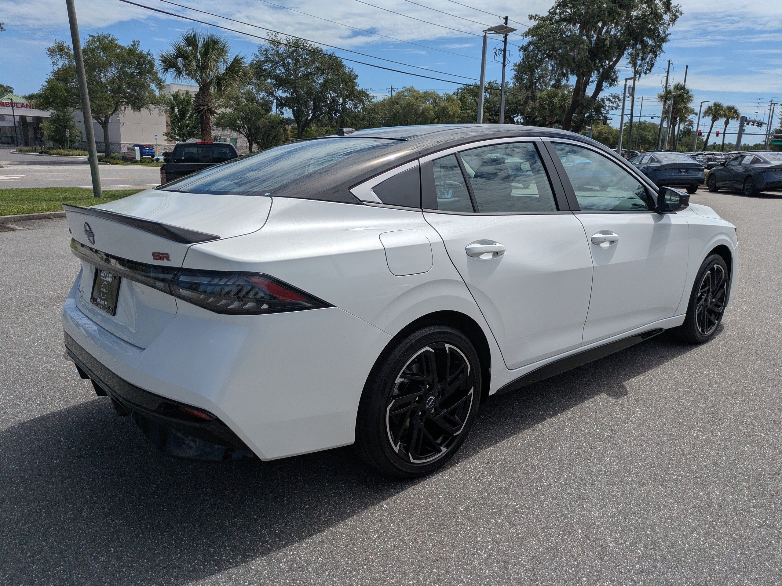 New 2026 Nissan Sentra SR w/ Floor Mat Package FWD image 4
