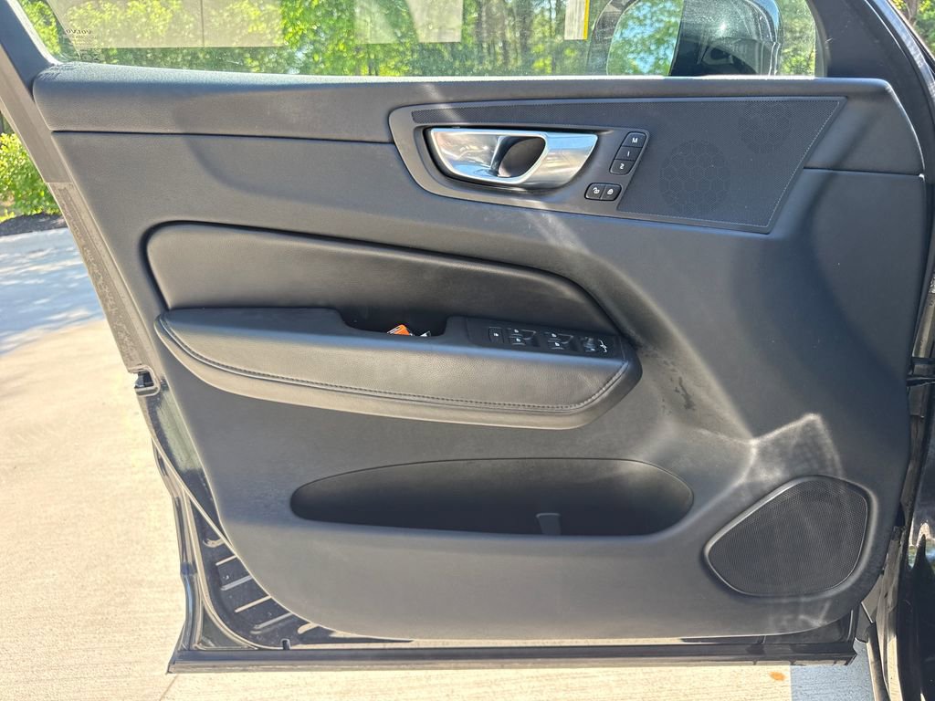 Used 2023 Volvo XC60 B5 Core FWD image 13