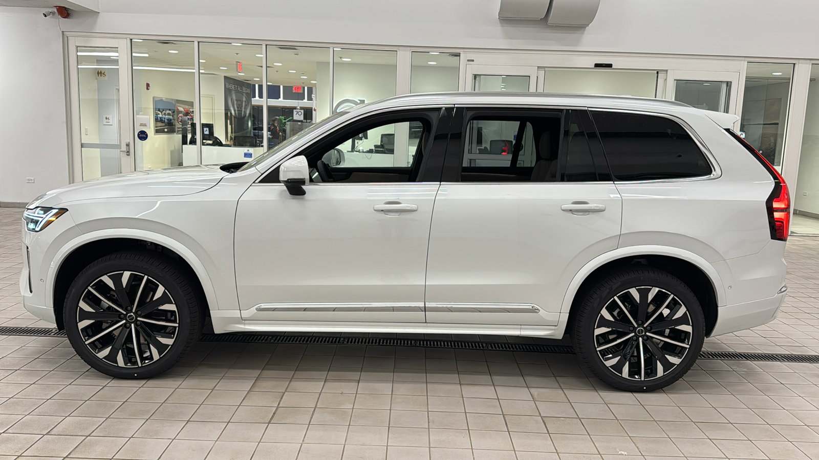 New 2026 Volvo XC90 B6 Plus w/ Protection Package Premier AWD/4WD image 8