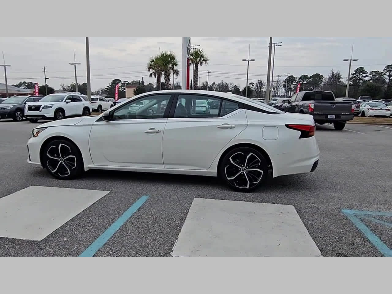 Used 2024 Nissan Altima 2.5 SR w/ SR Premium Package image 27