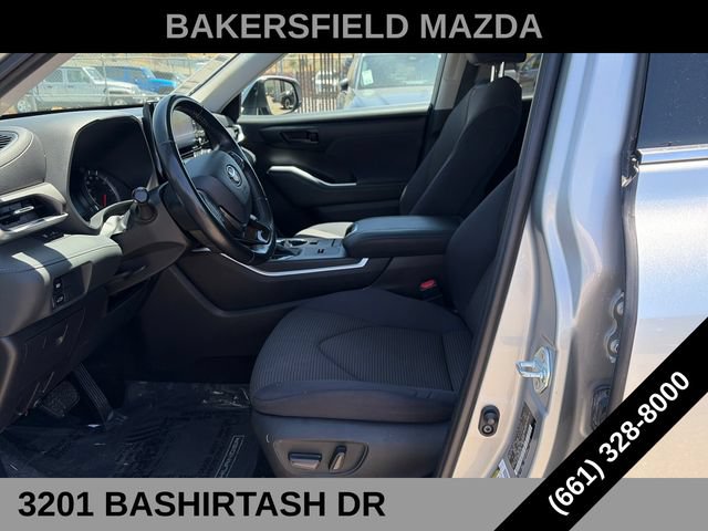 Used 2021 Toyota Highlander LE FWD image 9