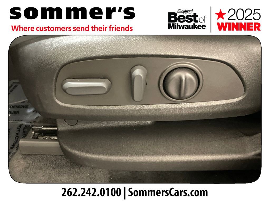 Used 2023 Buick Enclave Essence image 10