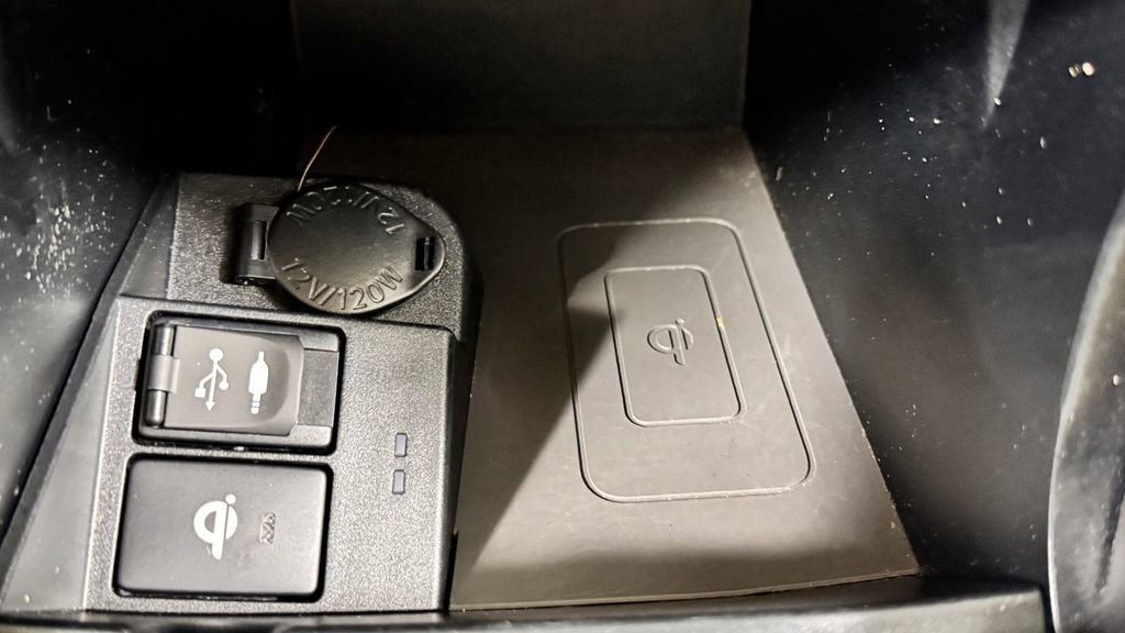 Used 2015 Toyota Camry XLE w/ Convenience Package FWD image 25