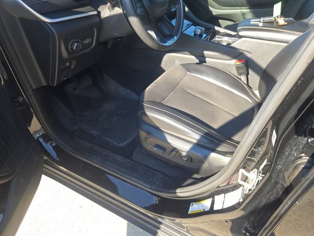 Used 2023 Jeep Grand Cherokee Altitude RWD image 7