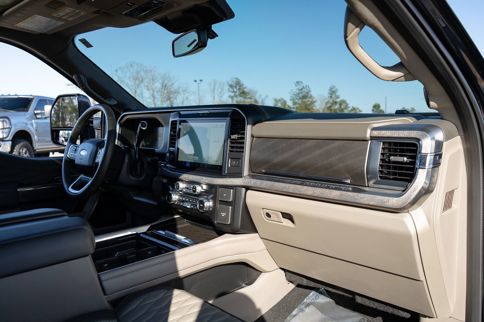 Used 2025 Ford F250 Platinum w/ Platinum Plus Package image 50