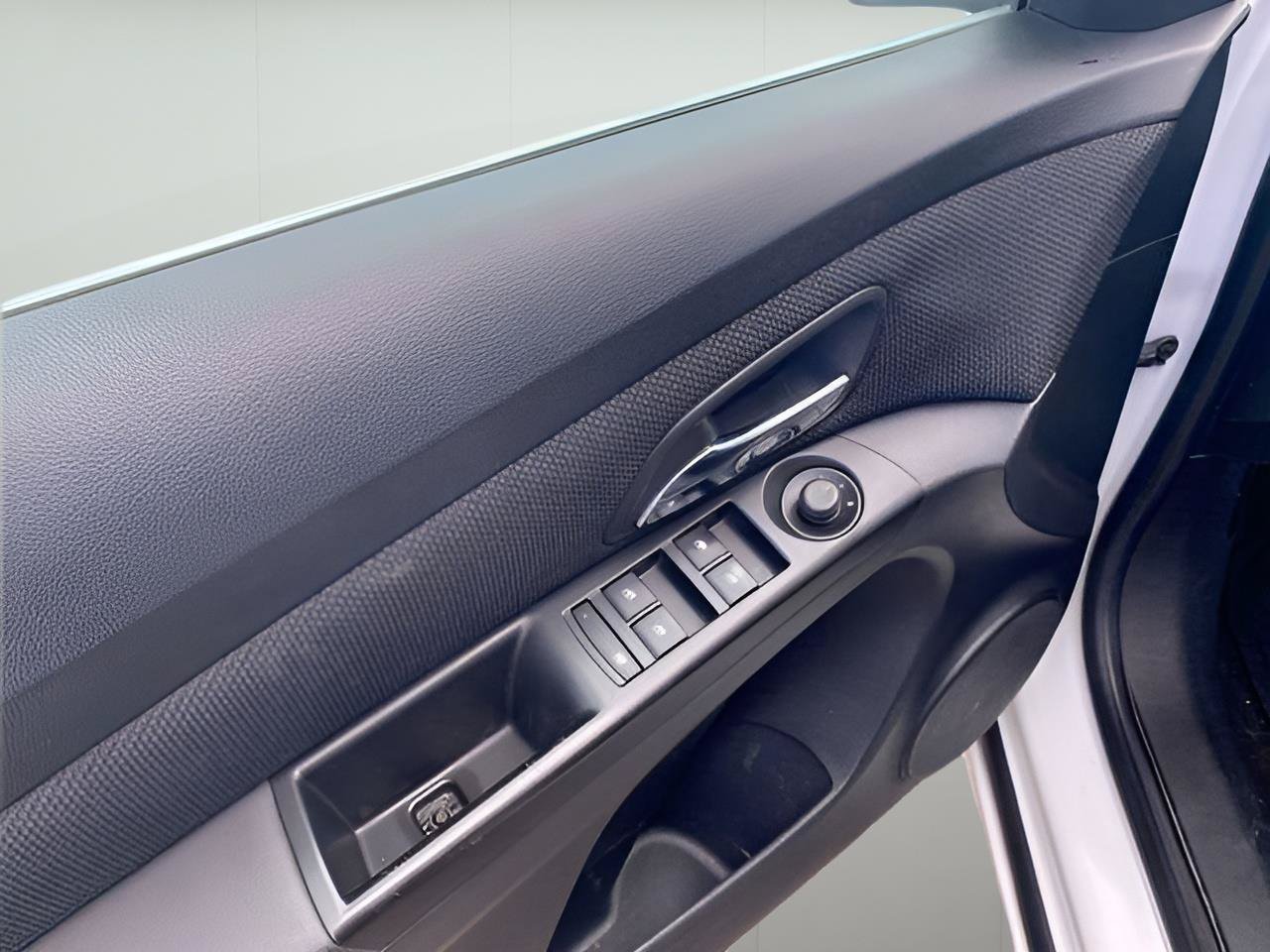 Used 2014 Chevrolet Cruze LT FWD image 22