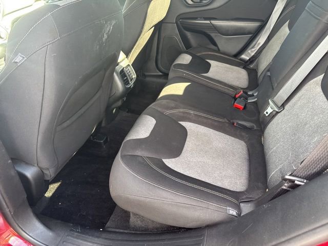 Used 2014 Jeep Cherokee Latitude AWD/4WD image 11