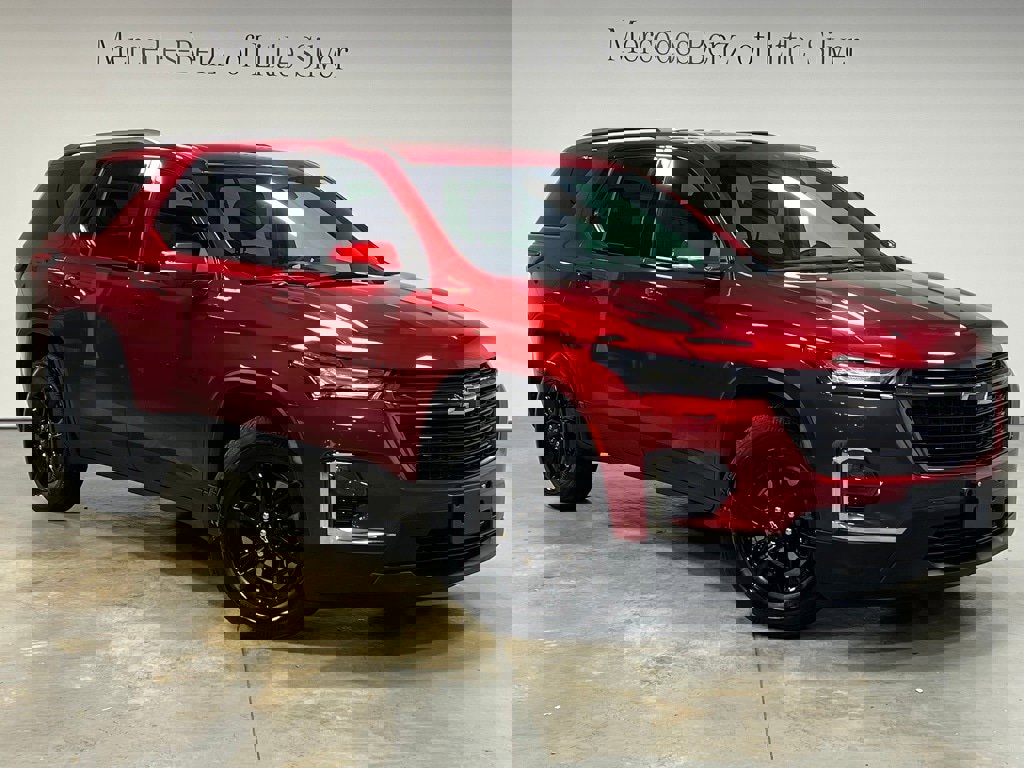 Used 2023 Chevrolet Traverse LT w/ Midnight/Sport Edition image 8