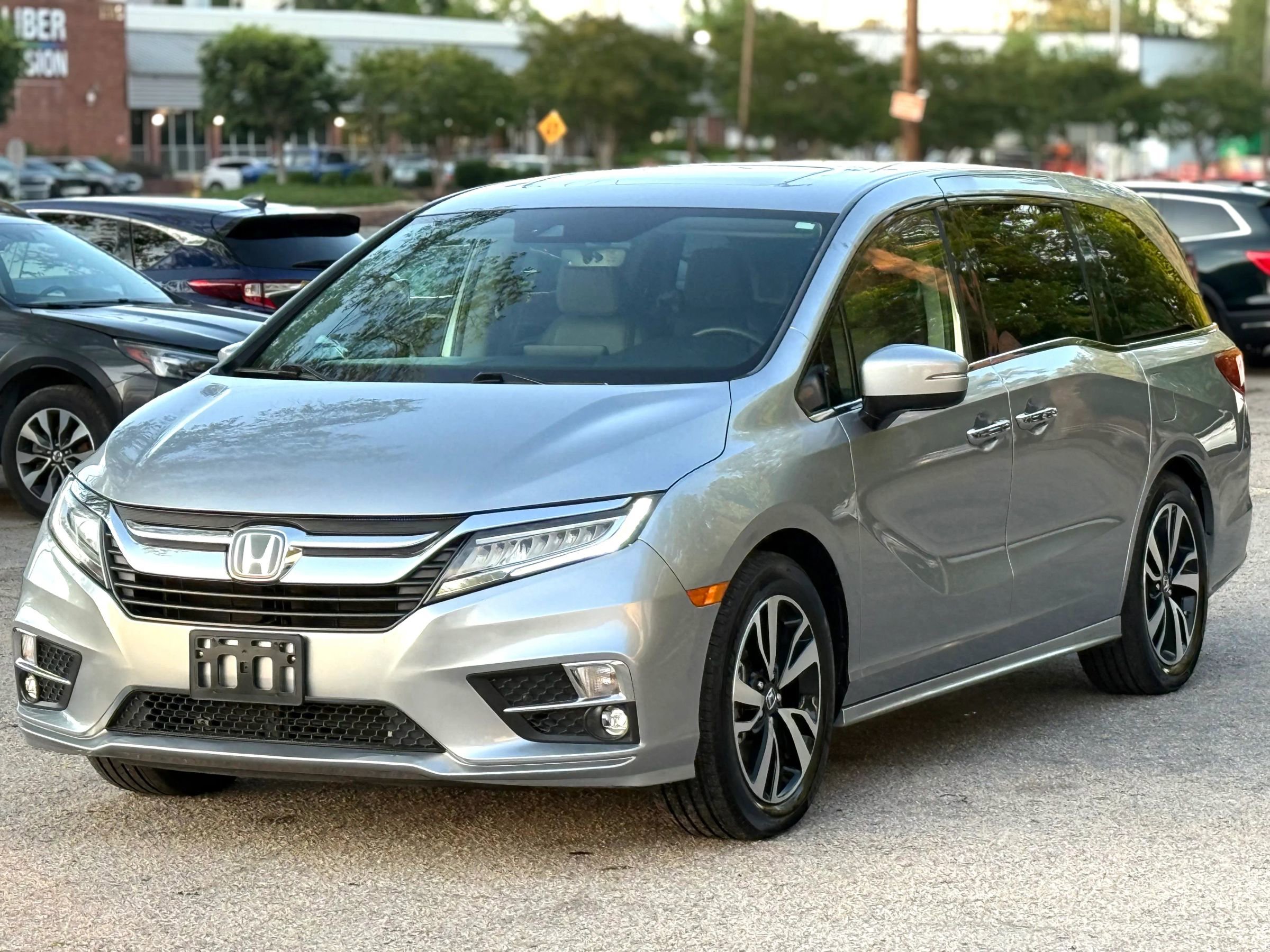 Used 2020 Honda Odyssey Elite image 2