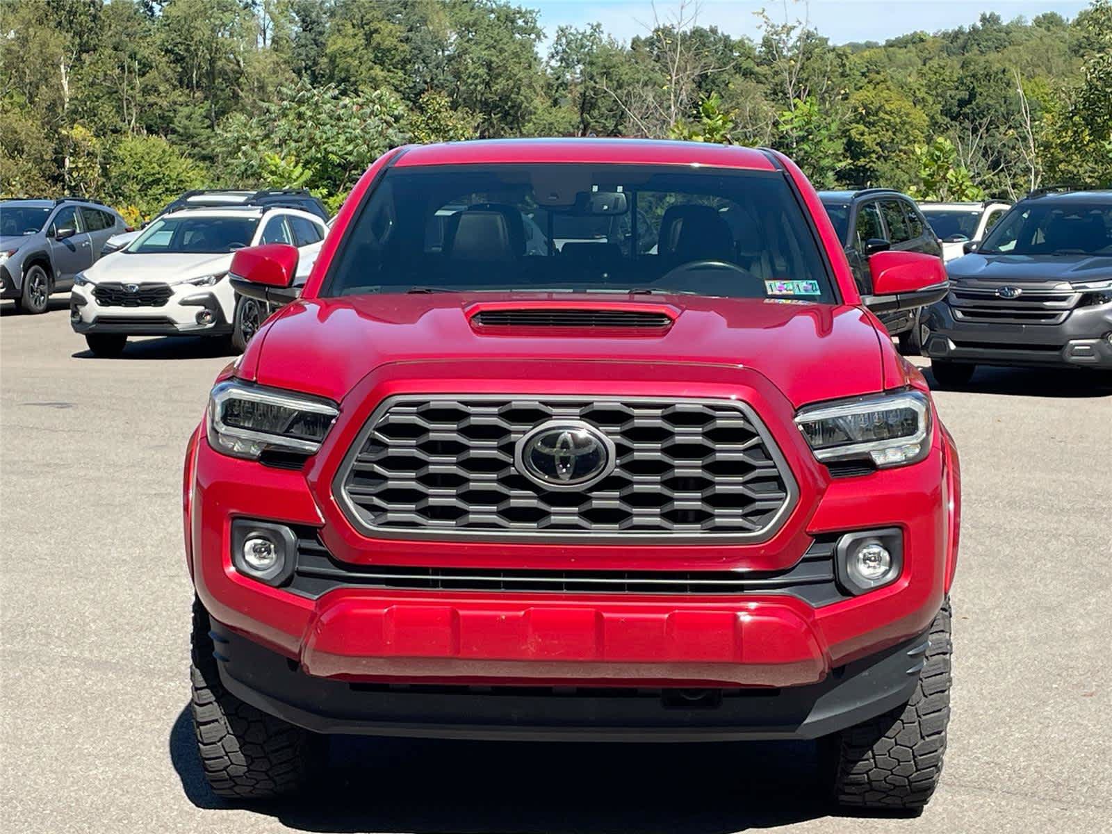 Used 2020 Toyota Tacoma TRD Sport w/ TRD Premium Sport Package AWD/4WD image 8