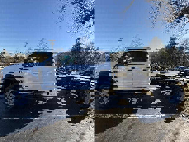 New 2026 Ford F550 4x4 Crew Cab image 5