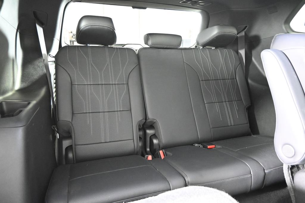 Used 2025 Buick Enclave Avenir image 16