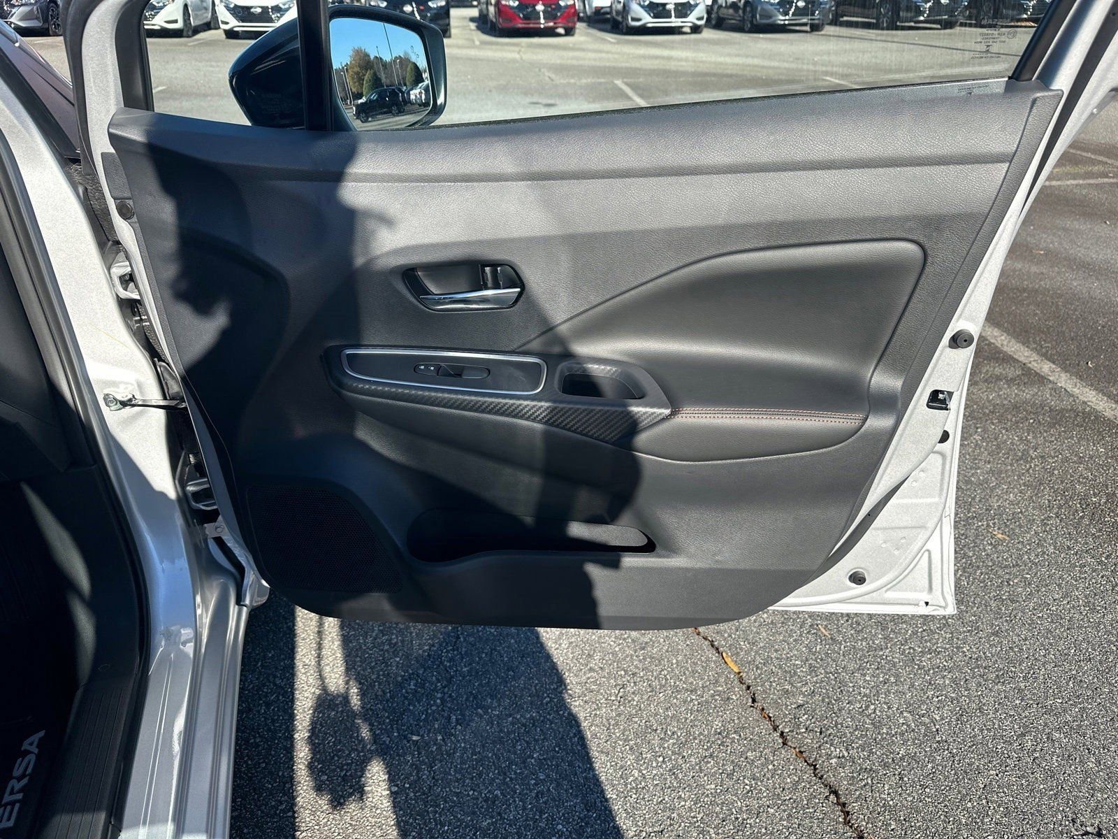 New 2025 Nissan Versa SR w/ Trunk Package image 14