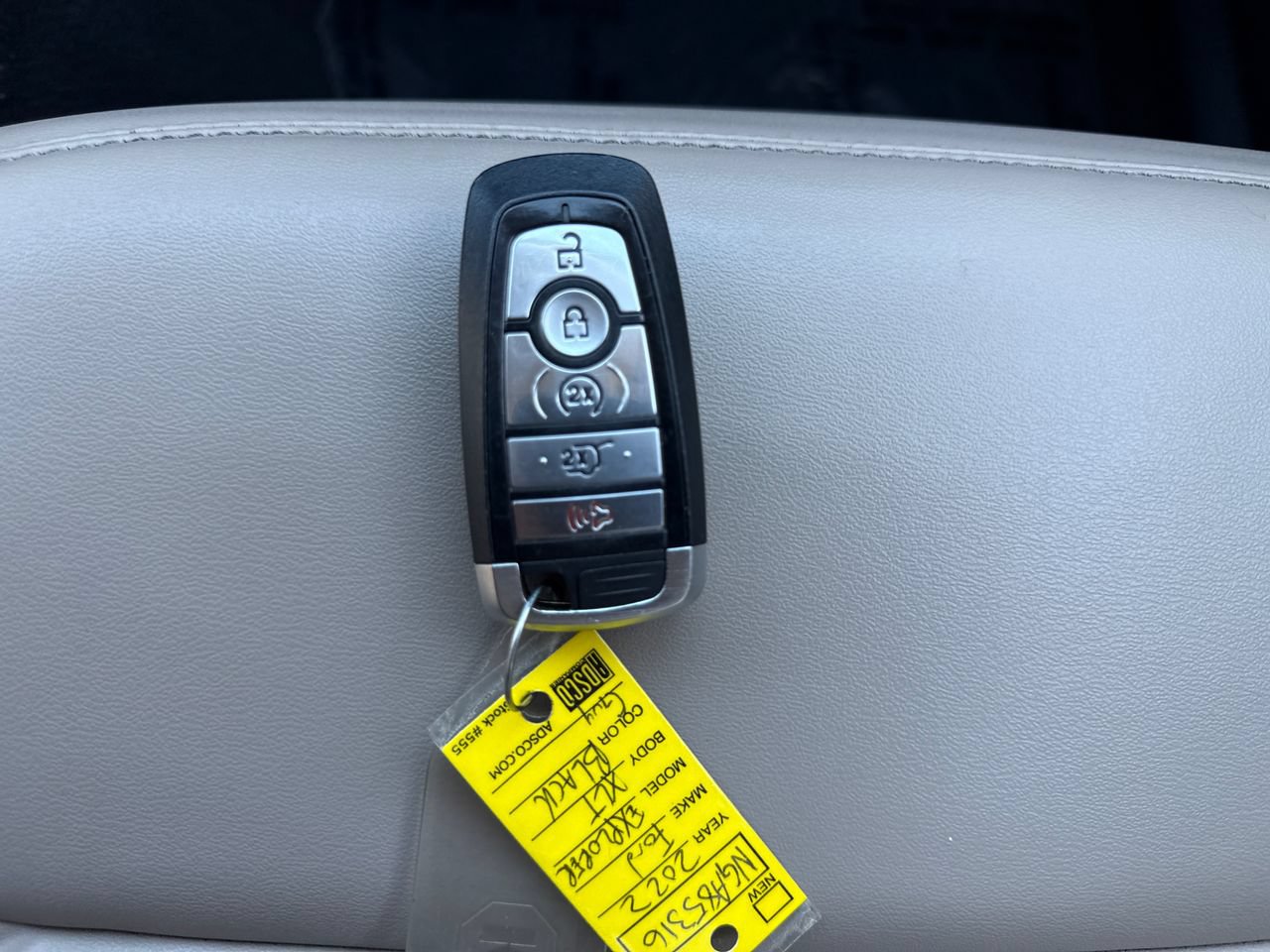 Used 2022 Ford Explorer XLT w/ Equipment Group 202A AWD/4WD image 27