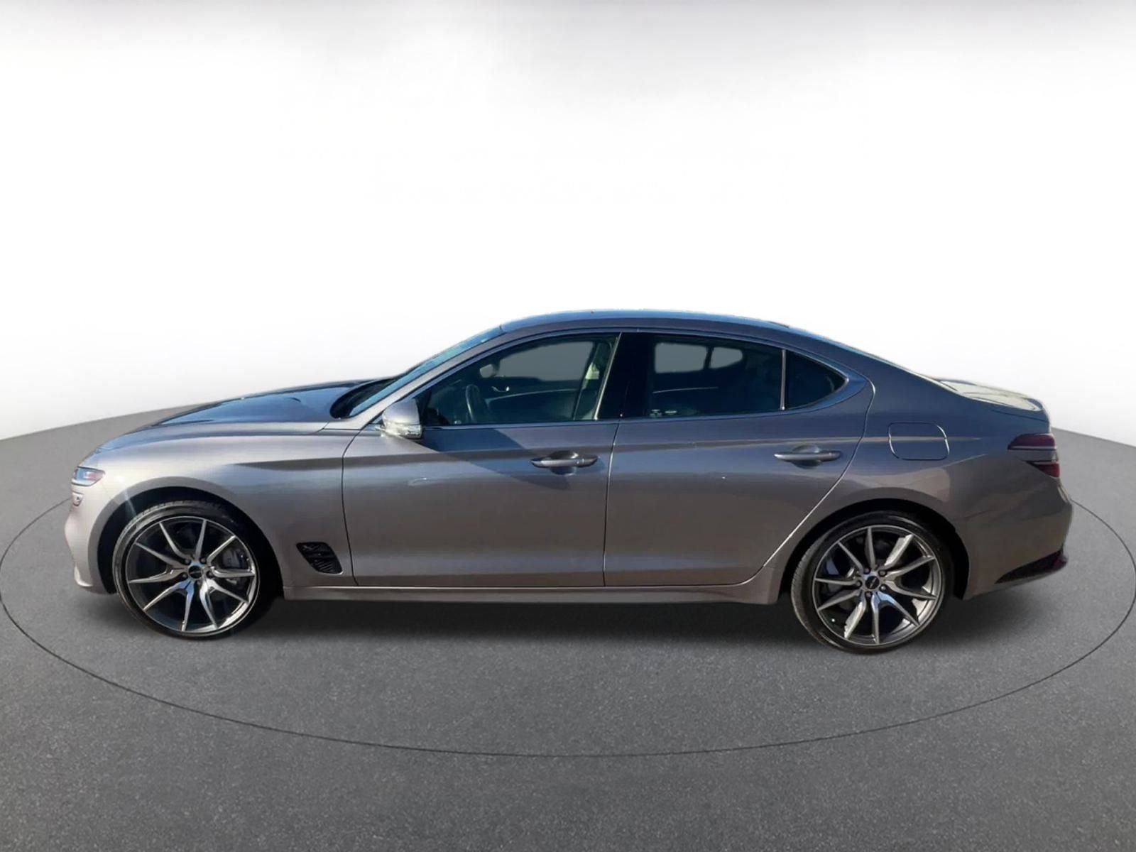 Used 2025 Genesis G70 2.5T image 9