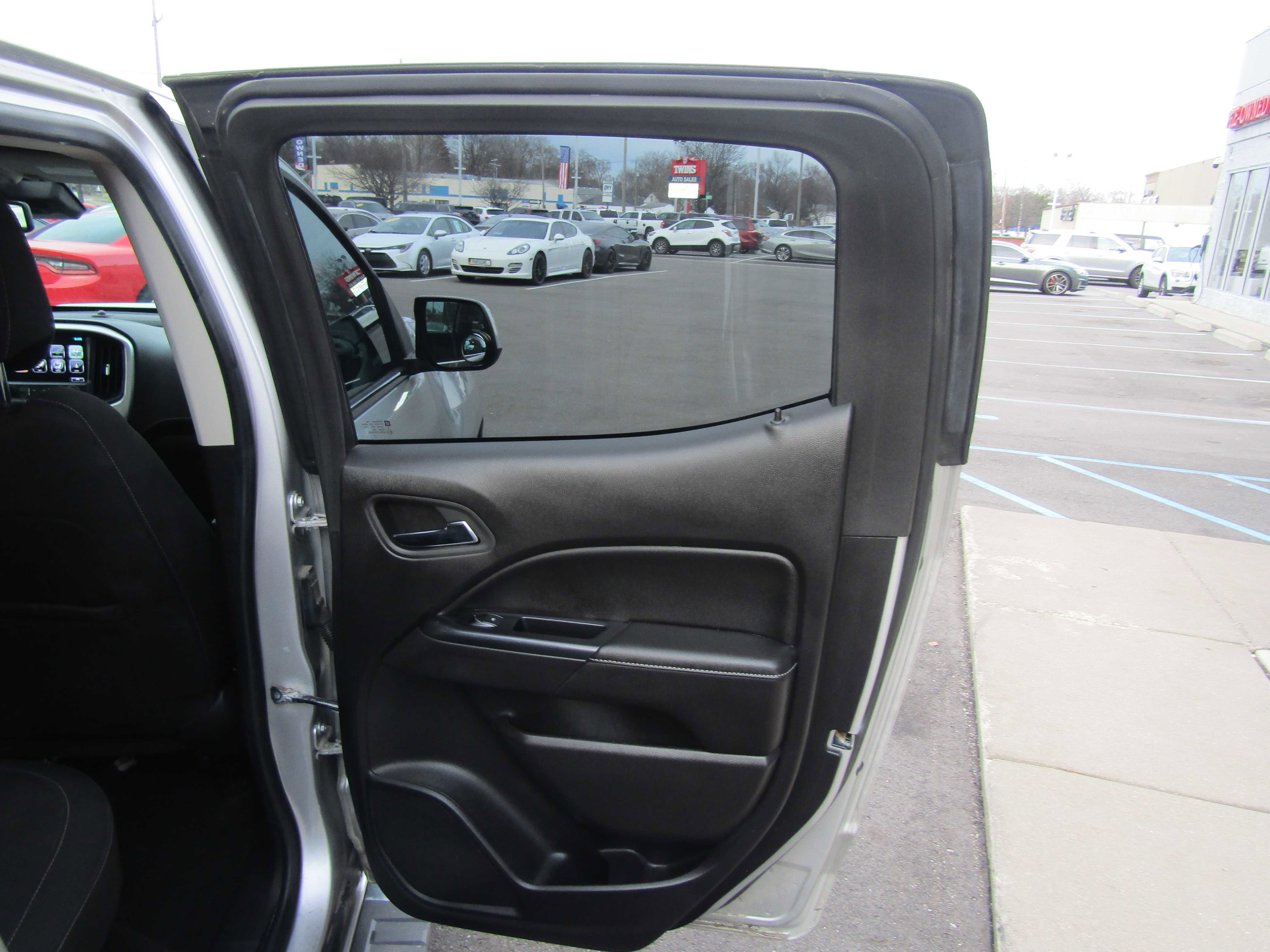 Used 2017 GMC Canyon SLE image 12