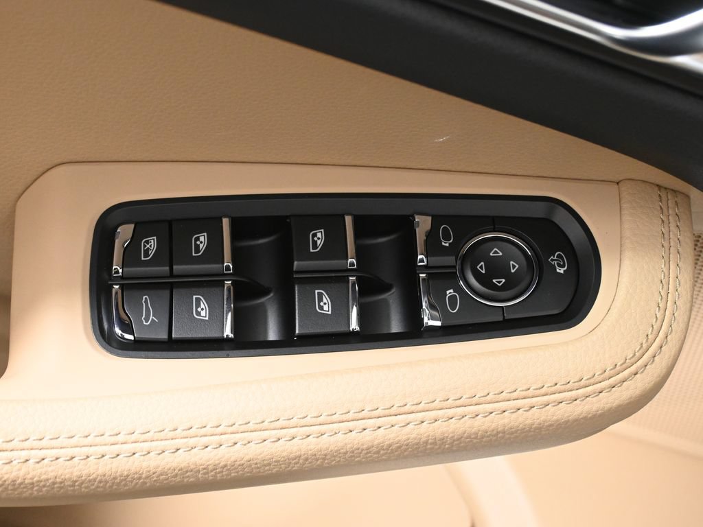 Used 2026 Porsche Macan AWD/4WD image 34