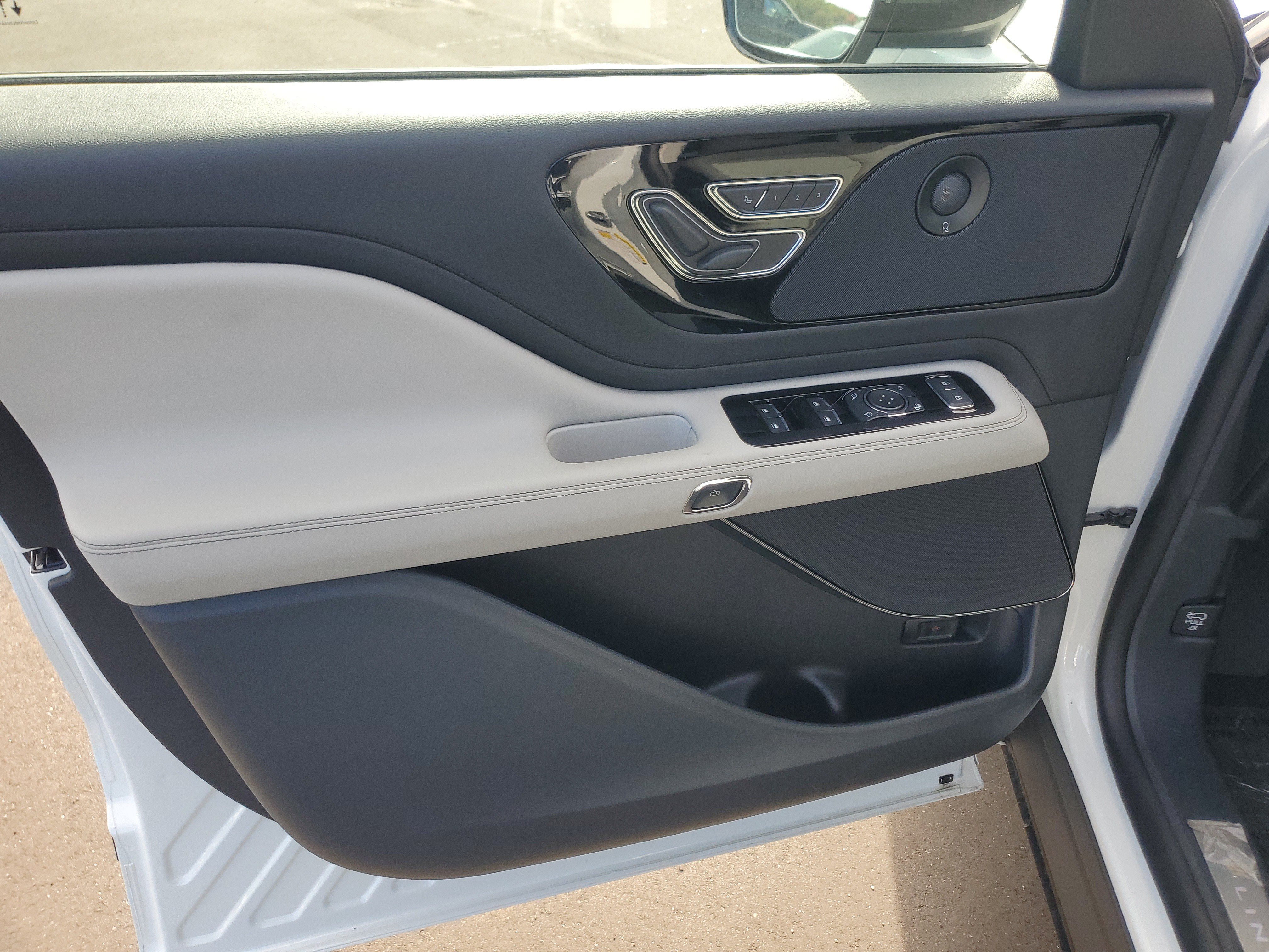 New 2027 Lincoln Aviator Reserve w/ Jet Appearance Package AWD/4WD image 8