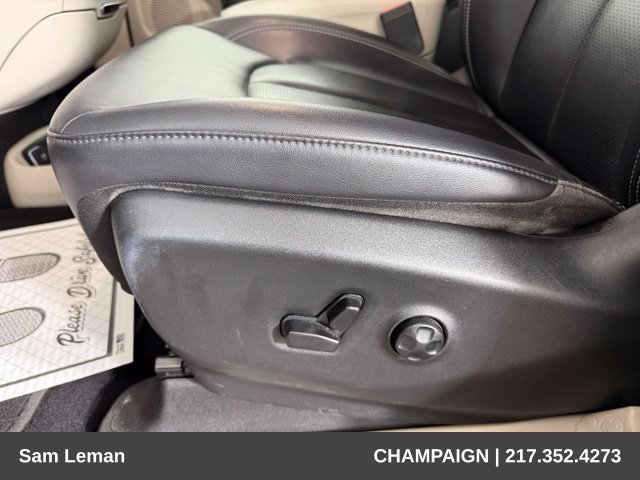 Used 2024 Chrysler Pacifica Touring-L FWD image 12