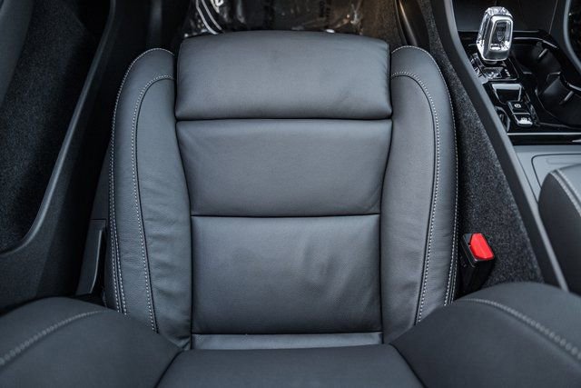 New 2026 Volvo XC40 B5 Ultra w/ Protection Package Premier image 32