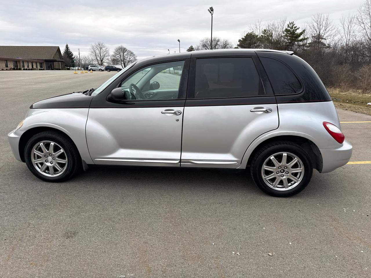 Used 2010 Chrysler PT Cruiser w/ PT Cruiser Couture Edition FWD image 8