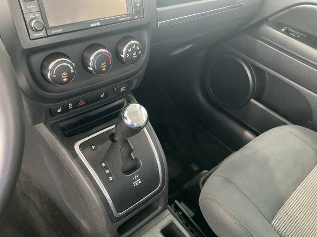 Used 2017 Jeep Patriot Latitude AWD/4WD image 10