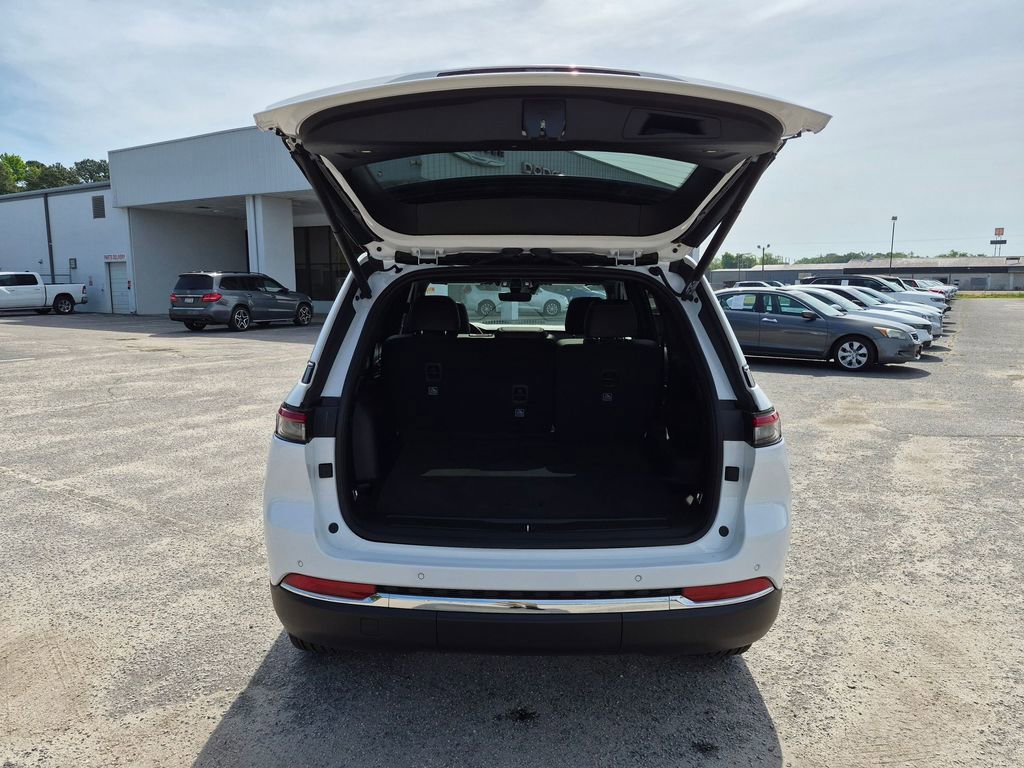 Used 2025 Jeep Grand Cherokee Limited image 28