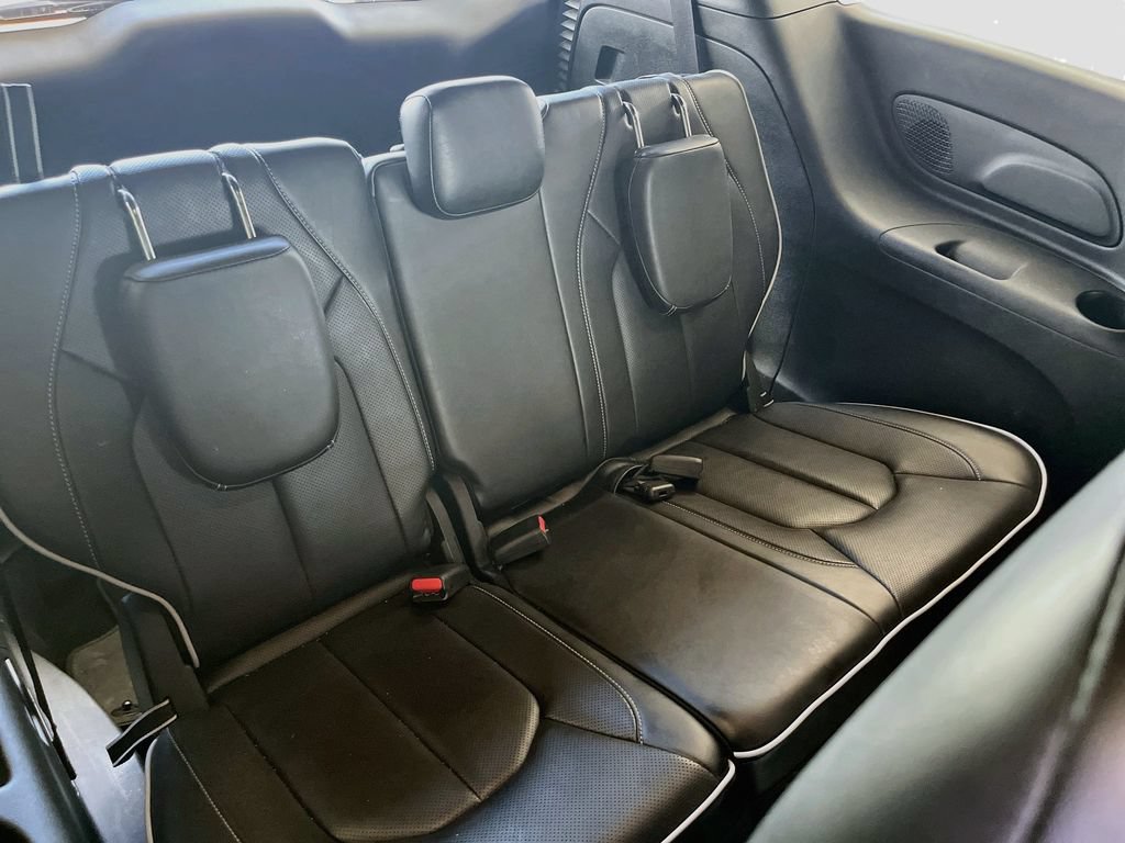 Used 2026 Chrysler Pacifica Limited FWD image 28