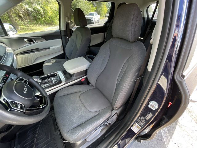 Used 2022 Kia Carnival LX FWD image 19
