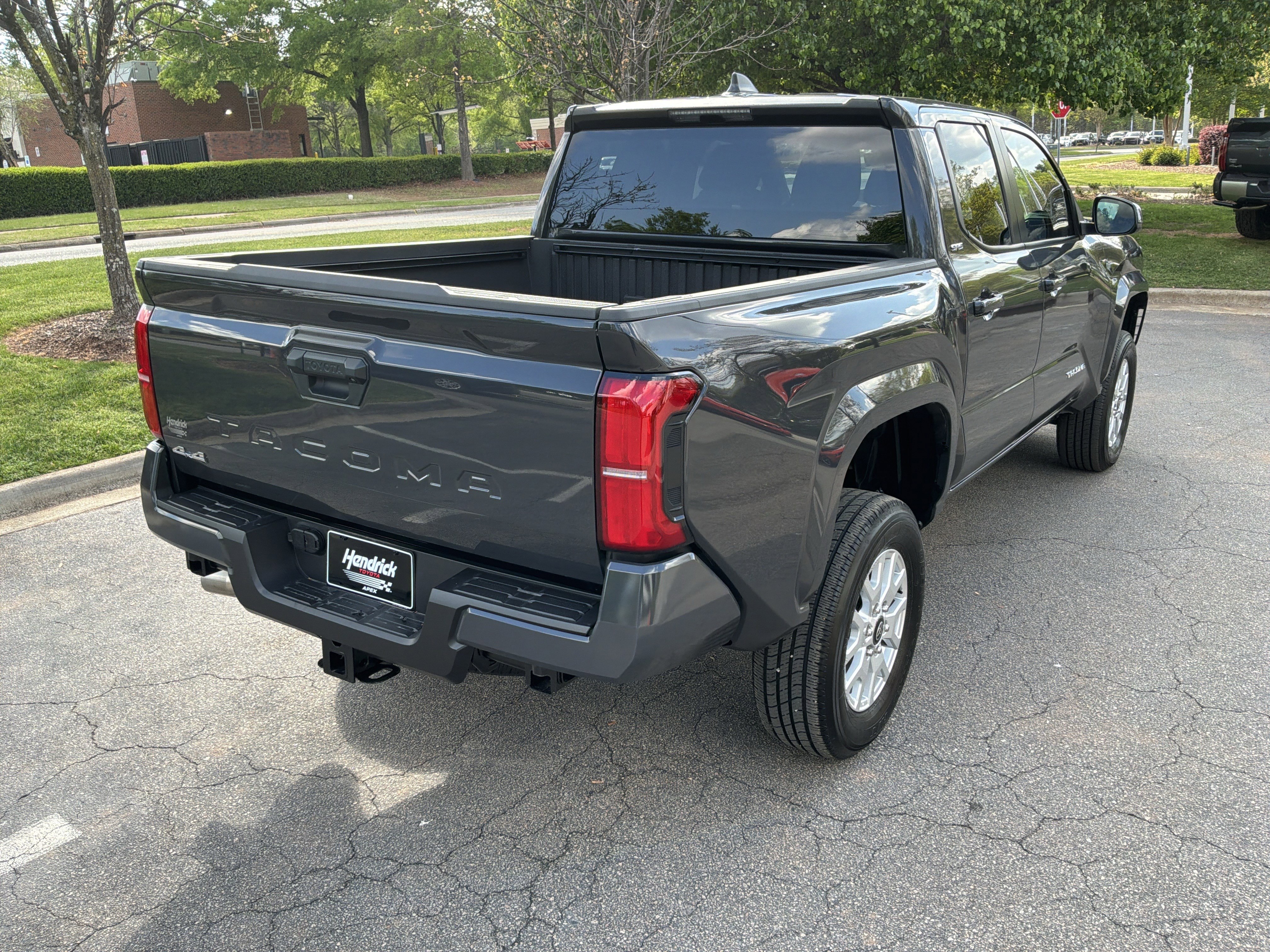 Used 2025 Toyota Tacoma SR5 AWD/4WD image 10