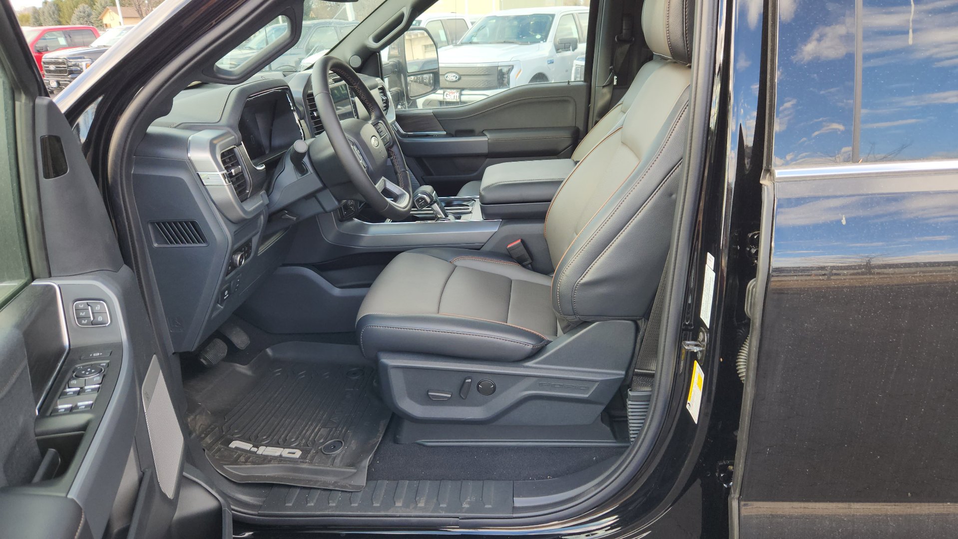 New 2025 Ford F150 Lariat w/ Equipment Group 501A Mid image 24