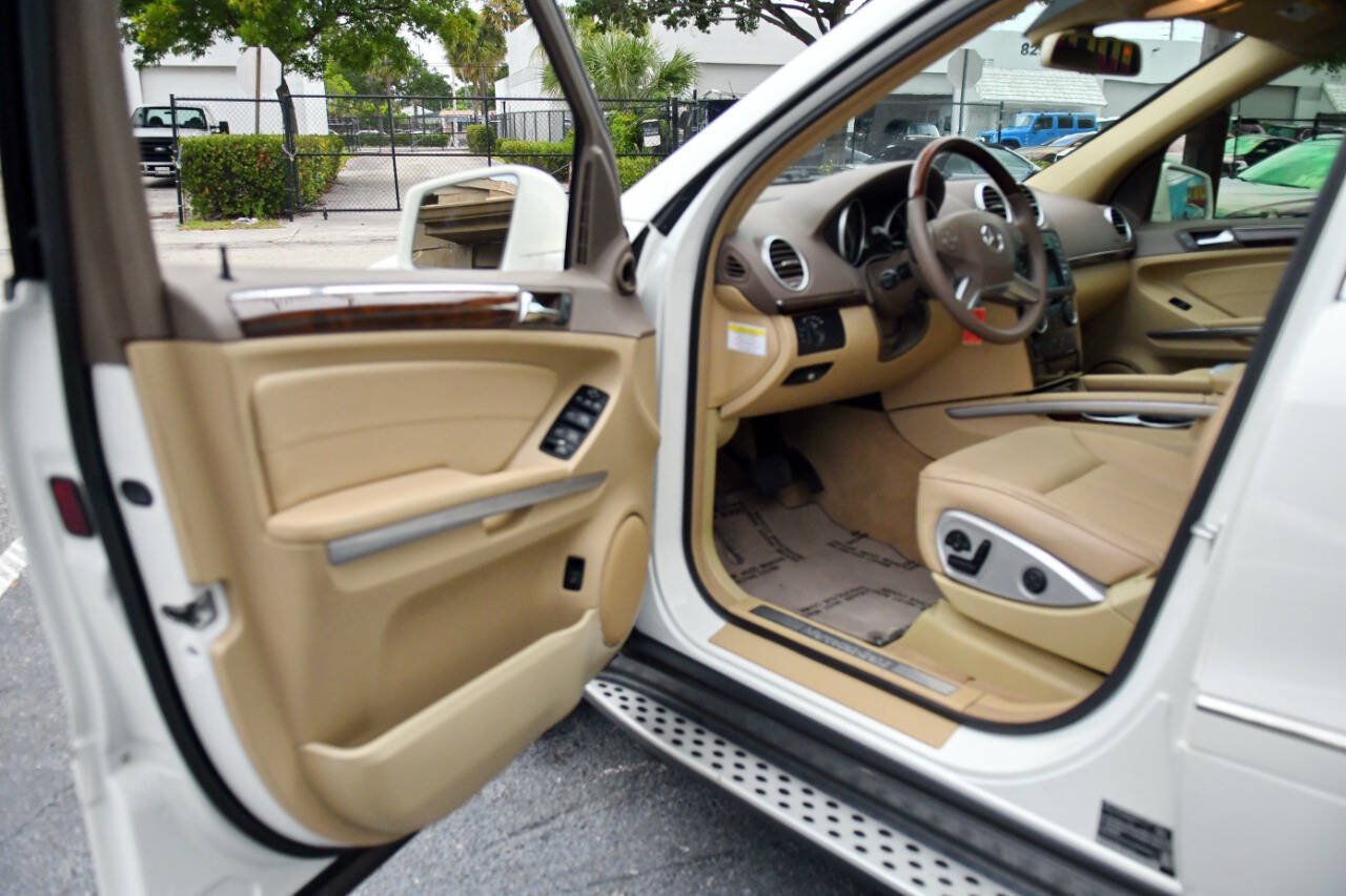 Used 2011 Mercedes-Benz GL 450 4MATIC image 17