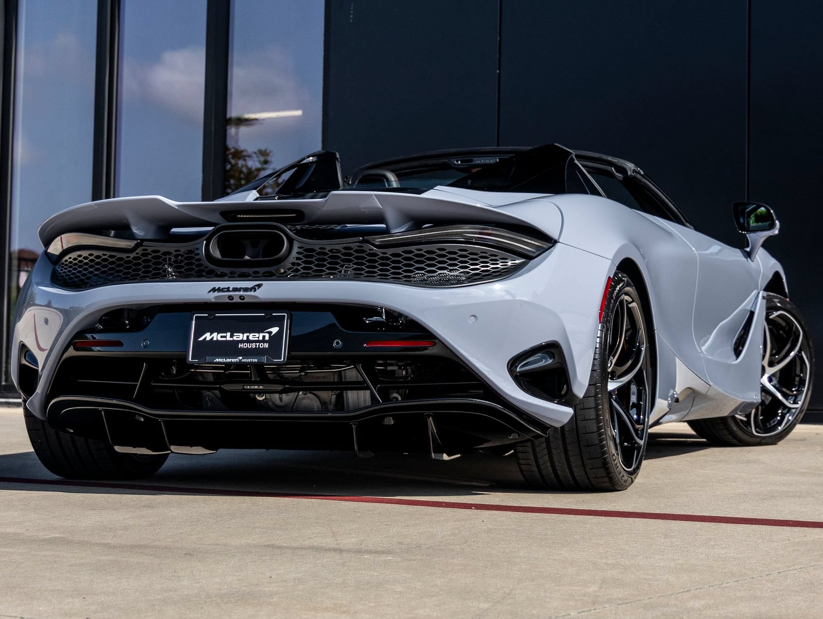 Used 2026 McLaren 750S Spider RWD image 10