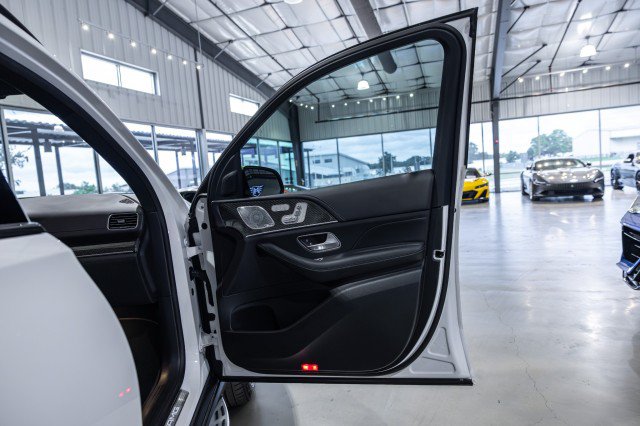 Used 2025 Mercedes-Benz GLS 63 AMG 4MATIC image 25
