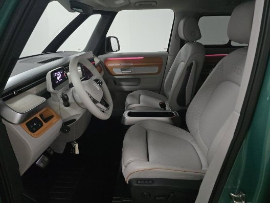 Used 2025 Volkswagen ID. Buzz 1st Edition image 3