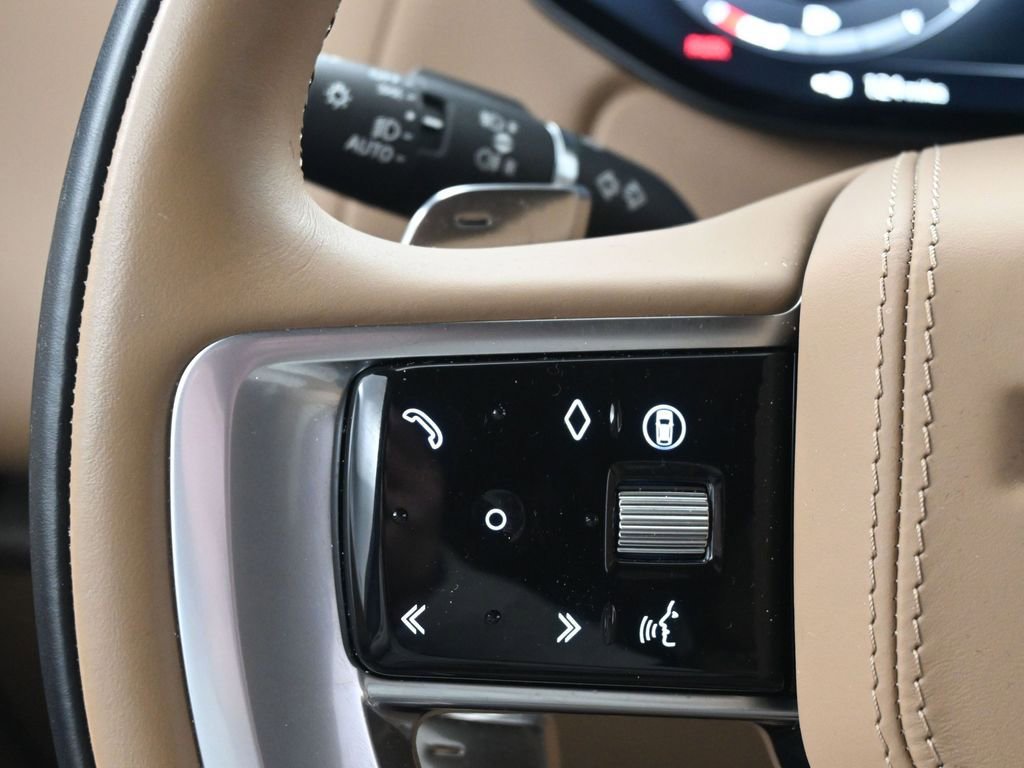 Used 2025 Land Rover Range Rover SE AWD/4WD image 18