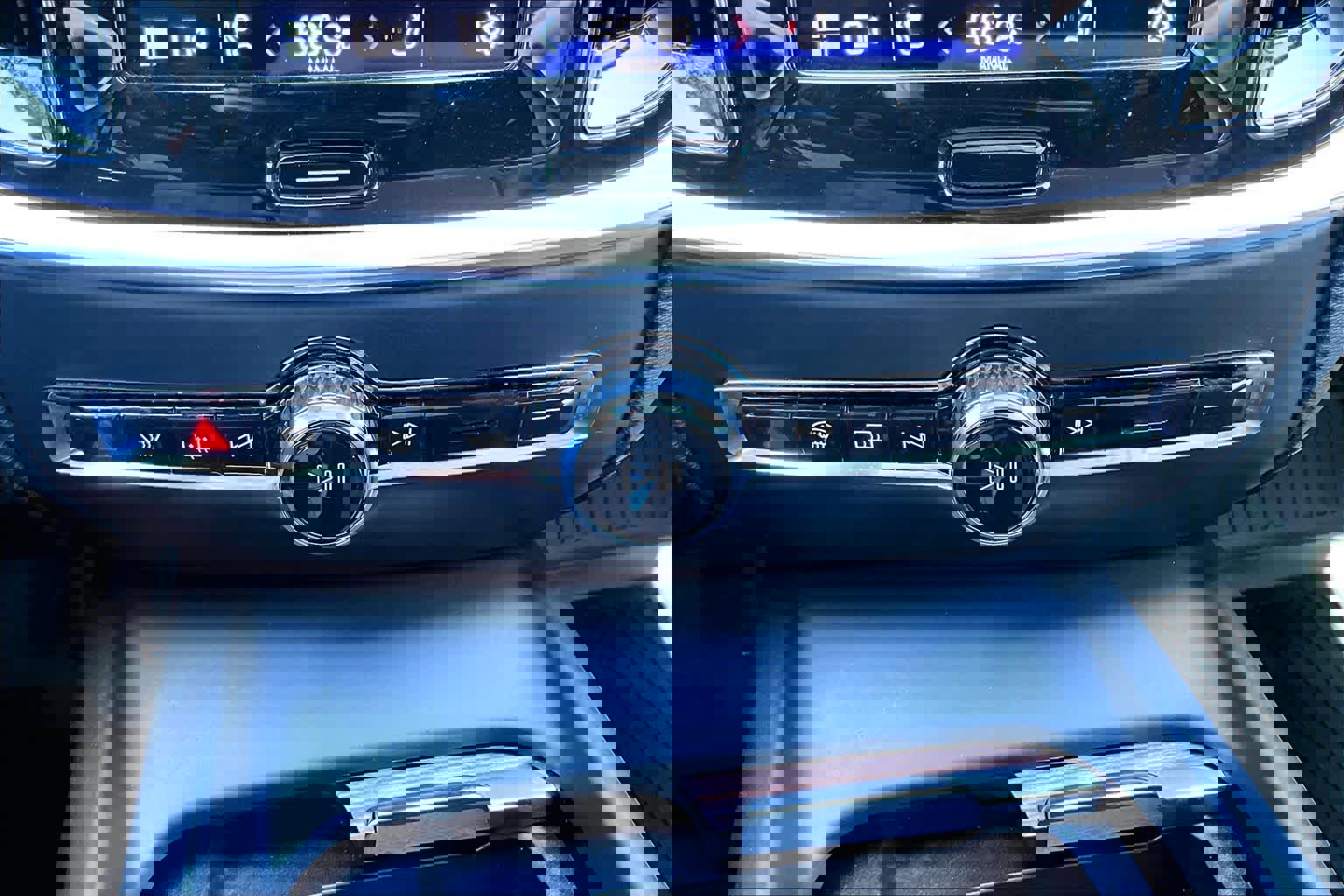 Used 2023 Volvo V60 B5 Cross Country Ultimate w/ Climate Package image 33