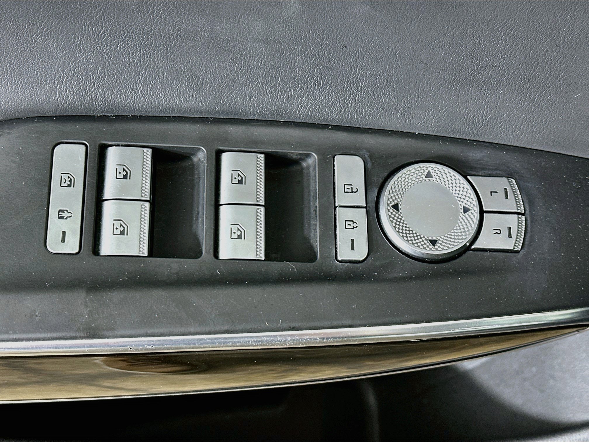 Used 2025 Genesis GV70 2.5T AWD/4WD image 15