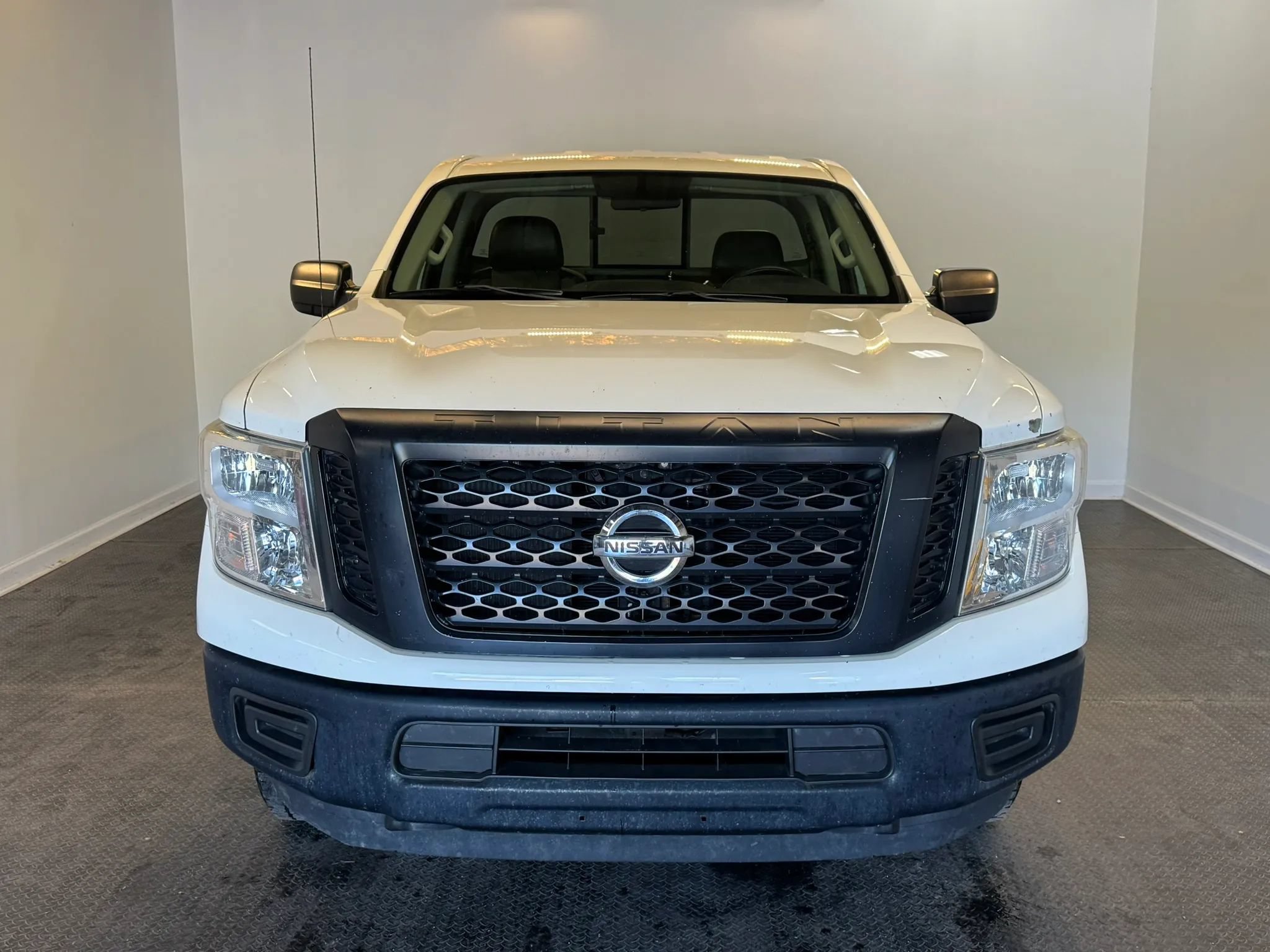 Used 2018 Nissan Titan S AWD/4WD image 2