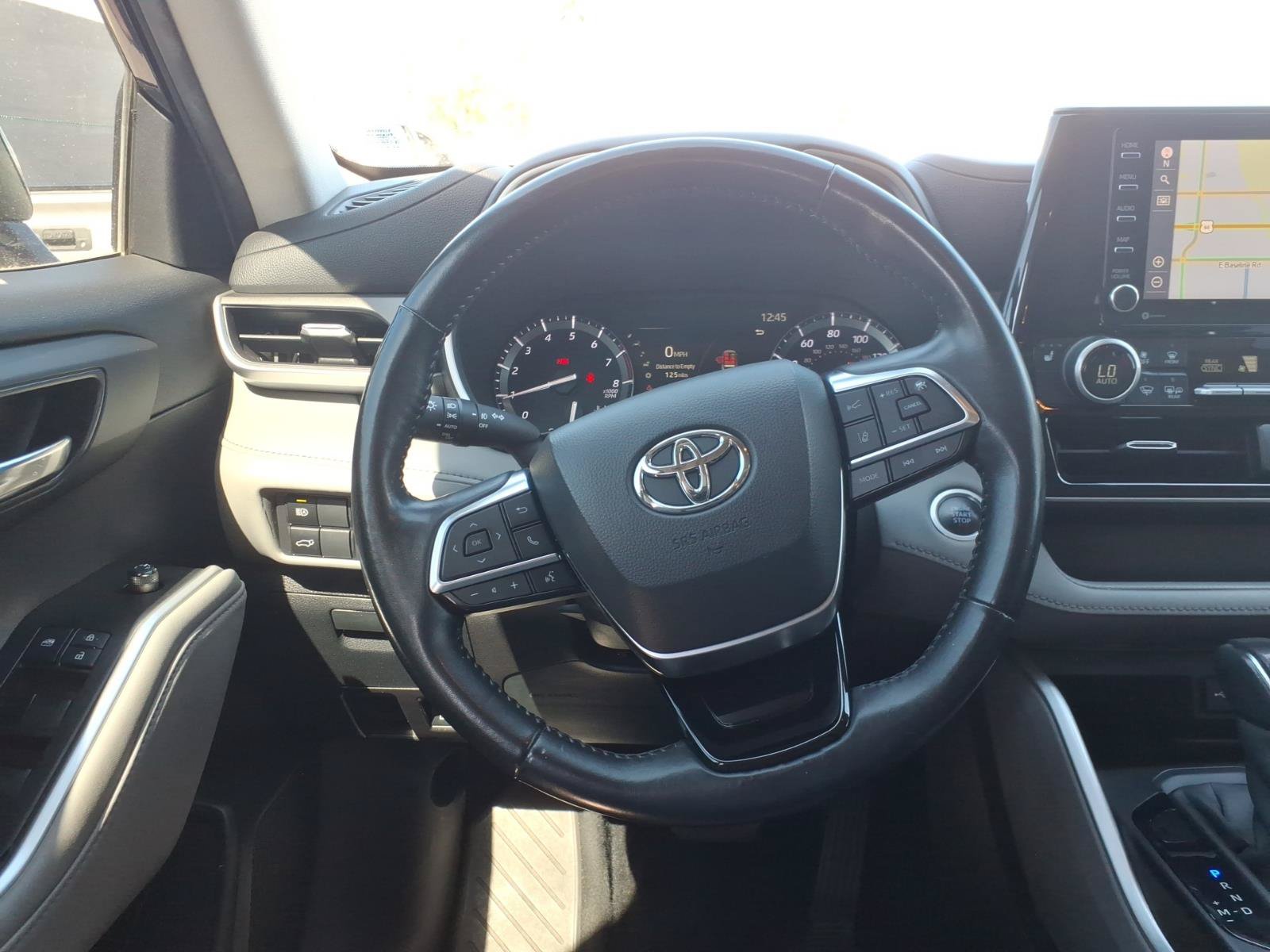 Used 2020 Toyota Highlander XLE FWD image 18